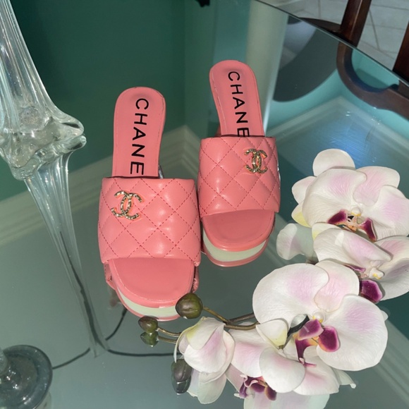 Chanel Pink Lambskin Quilted CC Open Toe Slides NEW European size 36 Made Italy - Picture 9 of 17